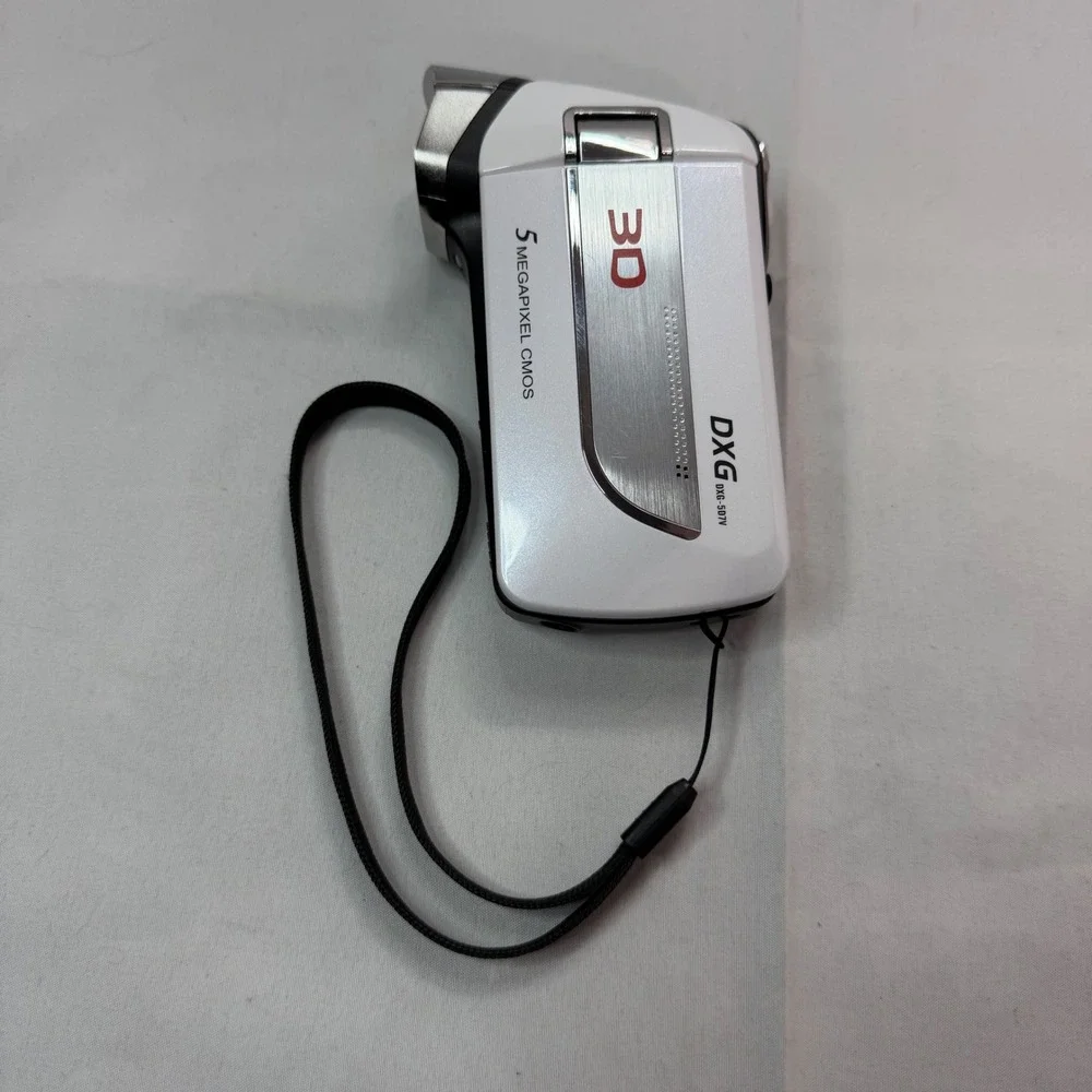 DXG DXG-5D7V 3D Pocket Camcorder 5MP CMOS with Pouch